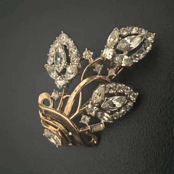 CROWN TRIFARI Vtg ALFRED PHILIPPE Clear Rhinestone Flower Basket Brooch - Picture 2 of 6